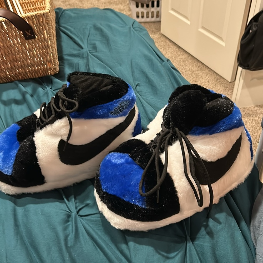 Air Jordan plush slippers